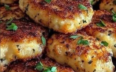 Crispy Mashed Potato Cakes You’ll Make Weekly (Crockpot Hack!)