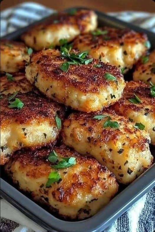 Crispy Mashed Potato Cakes You’ll Make Weekly (Crockpot Hack!)