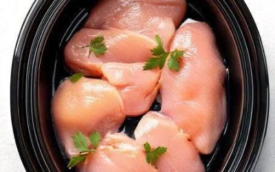 Put raw chicken breasts in a slow cooker with these 4 ingredients. It’s pure magic.